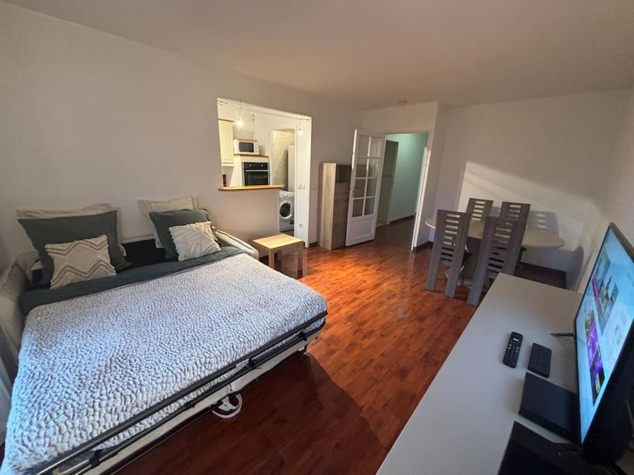 דירות גויאנקורט F3 Avec Balcon 5 Min Gare Sqy Et Parking Gratuit מראה חיצוני תמונה