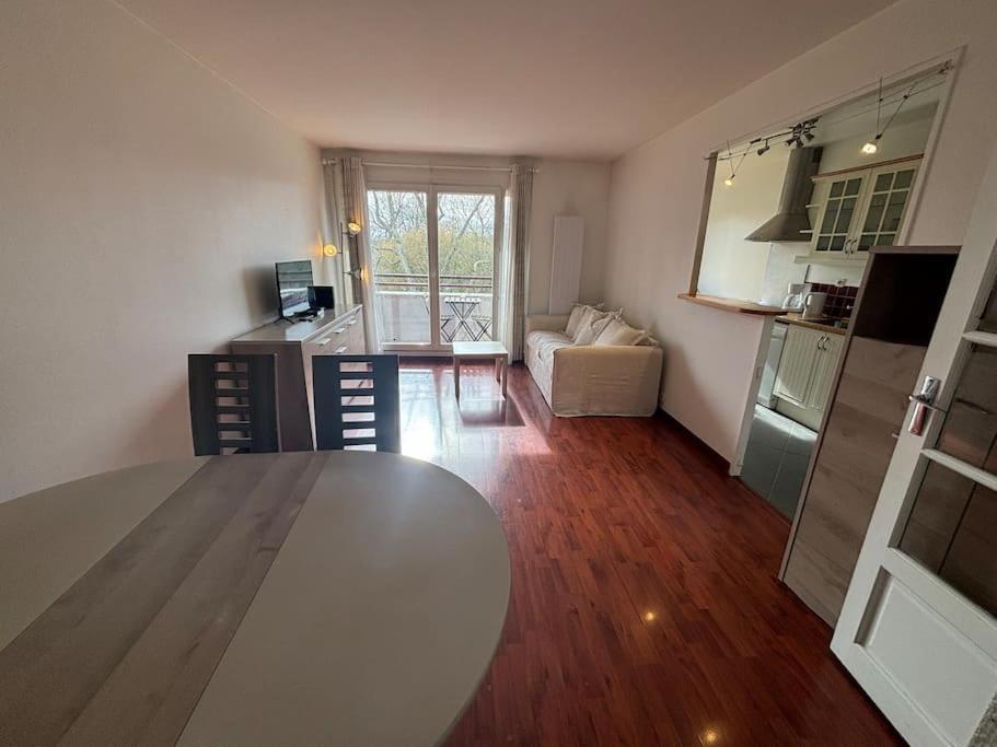 דירות גויאנקורט F3 Avec Balcon 5 Min Gare Sqy Et Parking Gratuit מראה חיצוני תמונה
