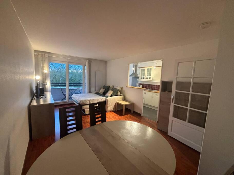 דירות גויאנקורט F3 Avec Balcon 5 Min Gare Sqy Et Parking Gratuit מראה חיצוני תמונה